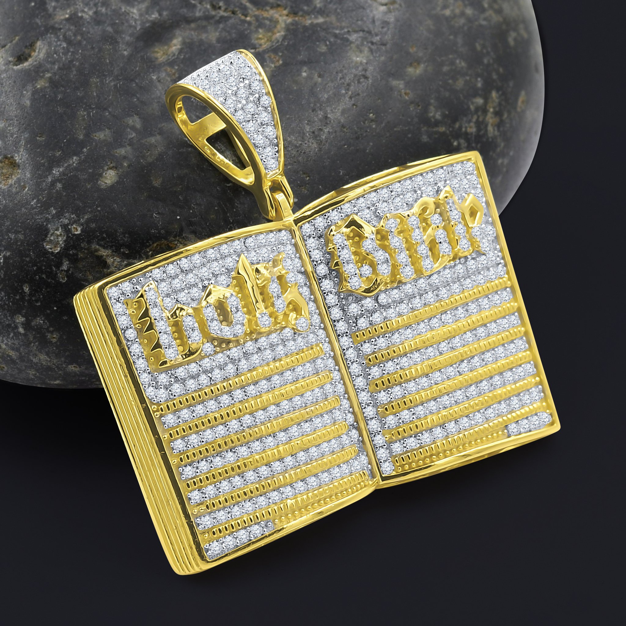 RICO Pendant I 9217322 featuring a crown design with sparkling cubic zircon stones set in 925 sterling silver.