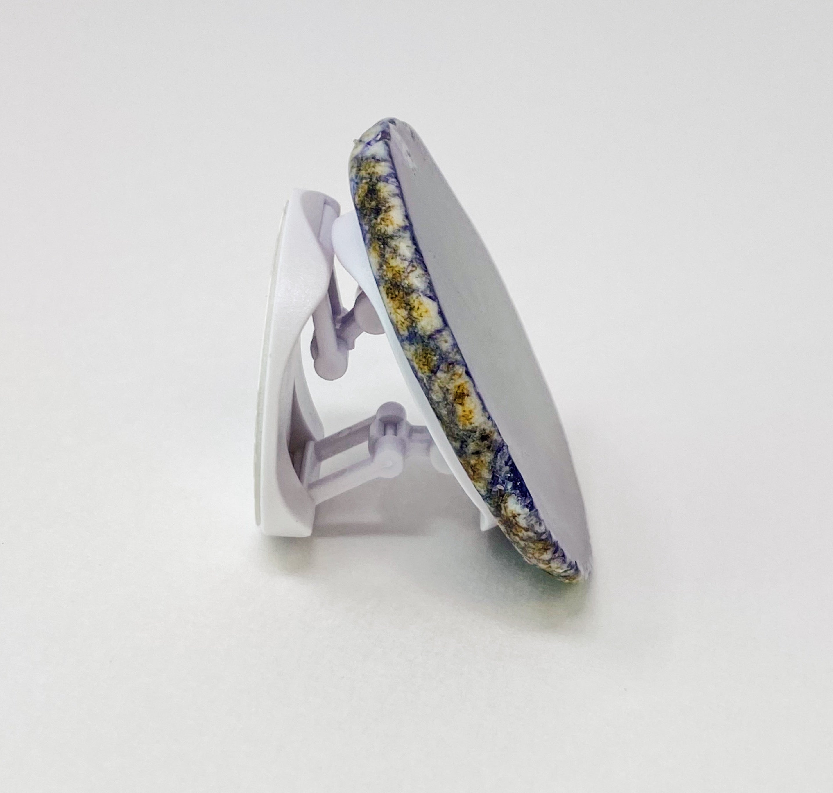 Rock Edge Natural Stone Device Grip featuring a unique natural stone slice with smooth edges, designed for mobile phones and tablets.