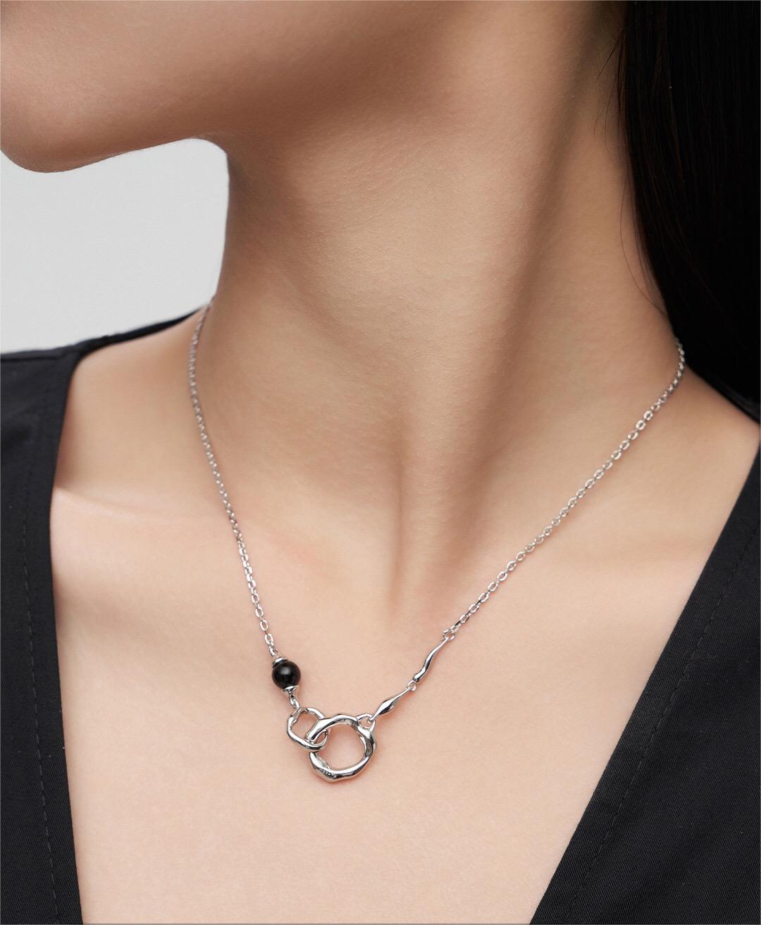 Elegant Round Black Onyx and Pearl Necklace with gold vermeil chain, showcasing natural pearls and onyx stones.