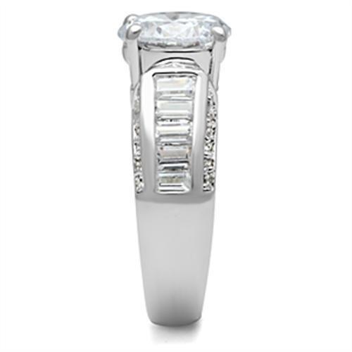 SS031 Silver 925 Sterling Silver Ring featuring a clear AAA Grade CZ stone, showcasing elegance and craftsmanship.