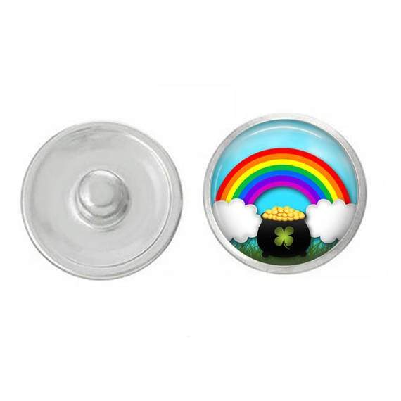 A vibrant green Clover snap designed for Ginger Snaps jewelry, showcasing intricate details perfect for Saint Patrick's Day.