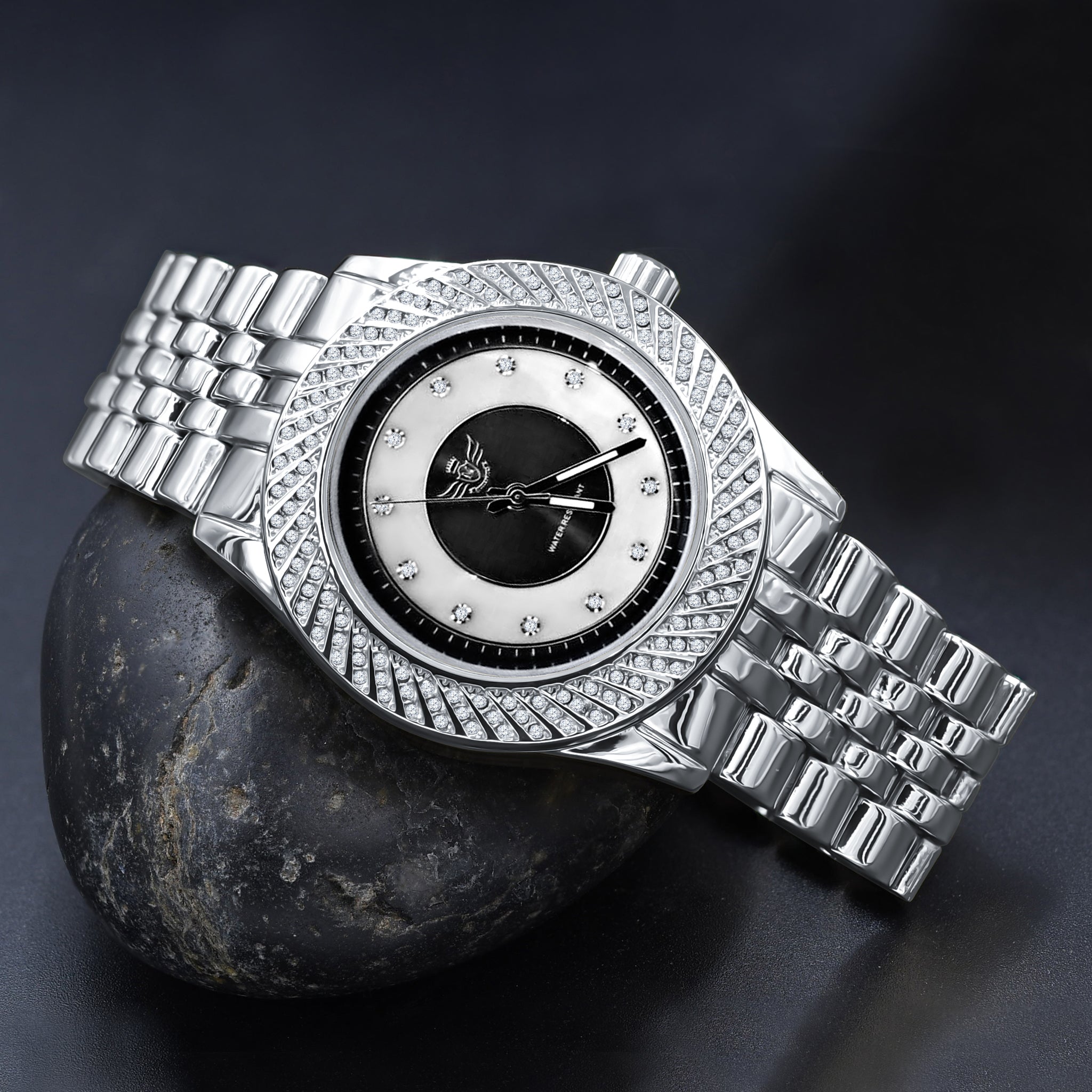 SHELLAC Hip Hop Metal Watch showcasing a refulgent dial and elegant design, perfect for trendsetters.