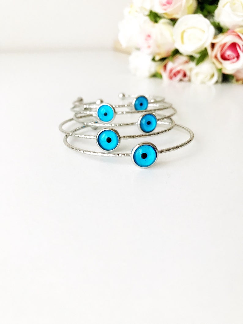 A delicate silver evil eye bracelet featuring a movable oval charm, crafted from tarnish-resistant stainless steel.