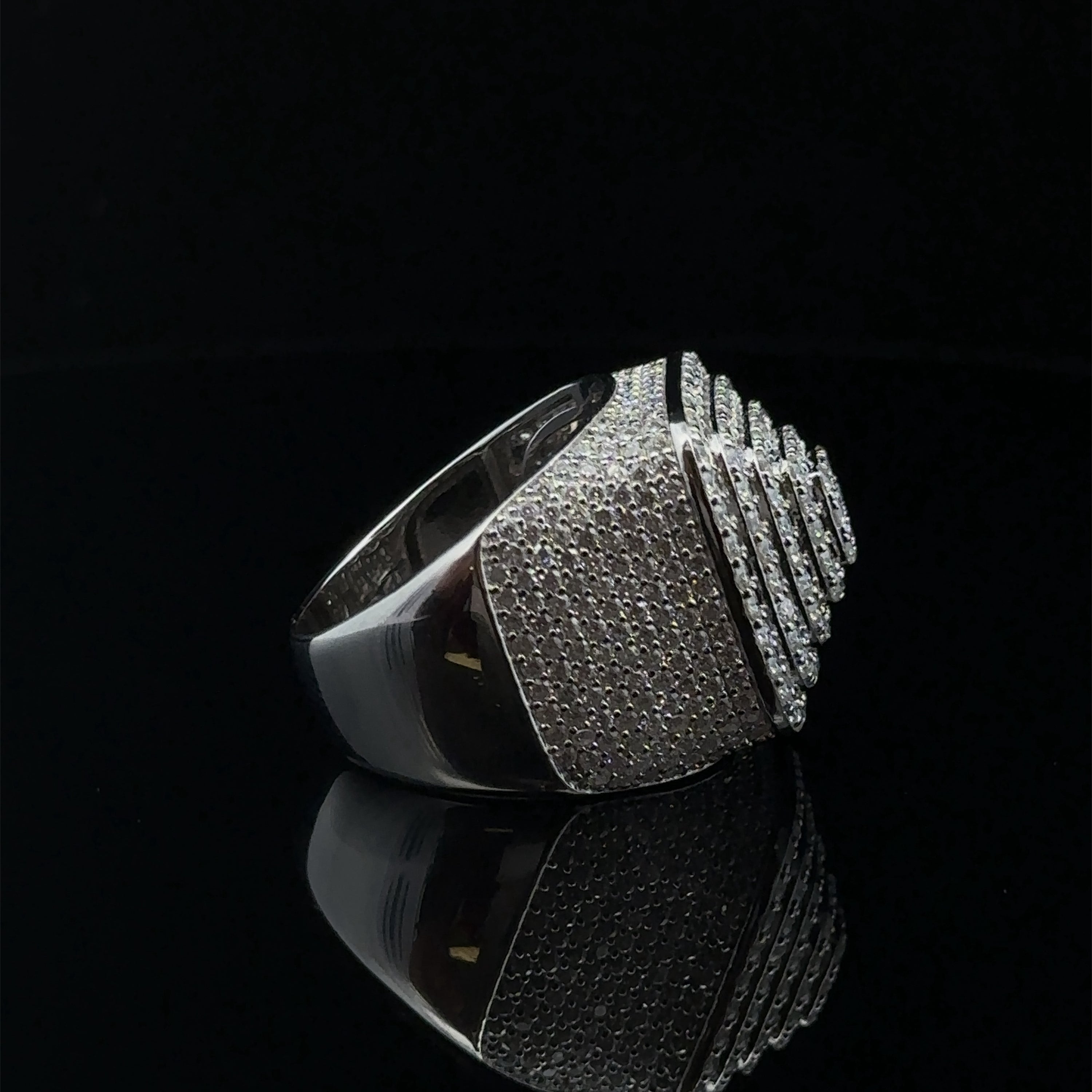 SOLARE 925 Moissanite Men's Ring featuring rhodium plating and VVS clarity stones, elegantly designed for modern gentlemen.