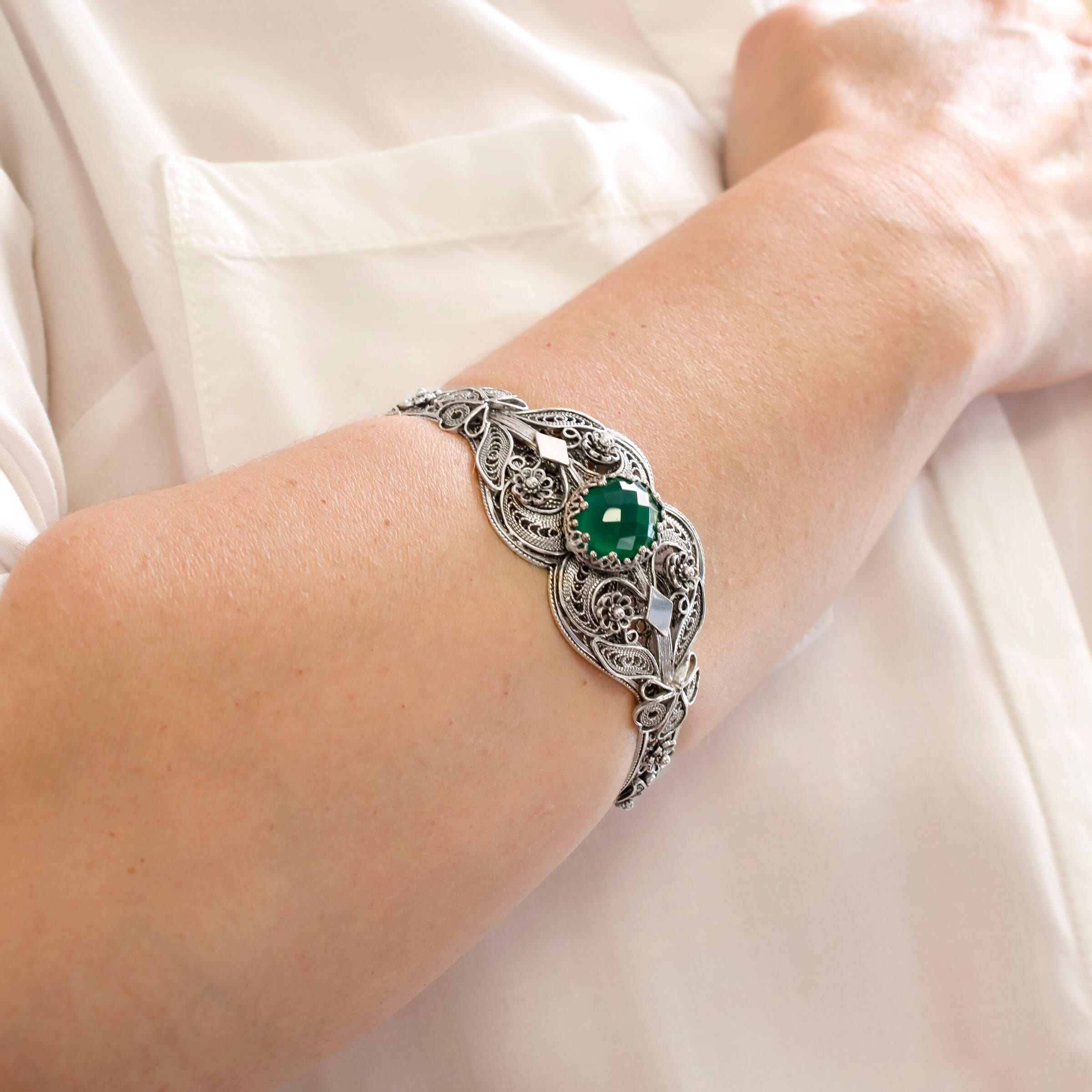 Sterling Silver Filigree Art Cuff Bracelet featuring a 12 ct Green Agate Gemstone, showcasing intricate metalwork and elegant design.