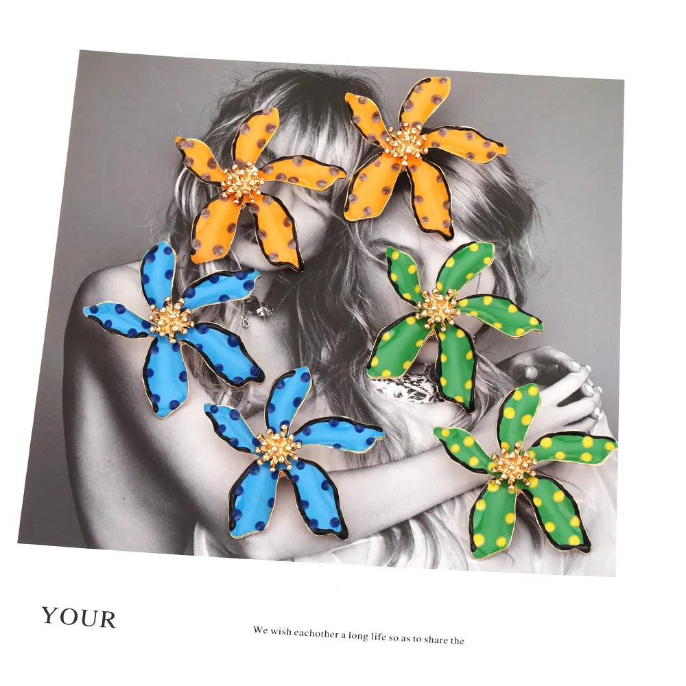 Sweet Big Flower Stud Earrings featuring a geometric design in zinc alloy, perfect for women.