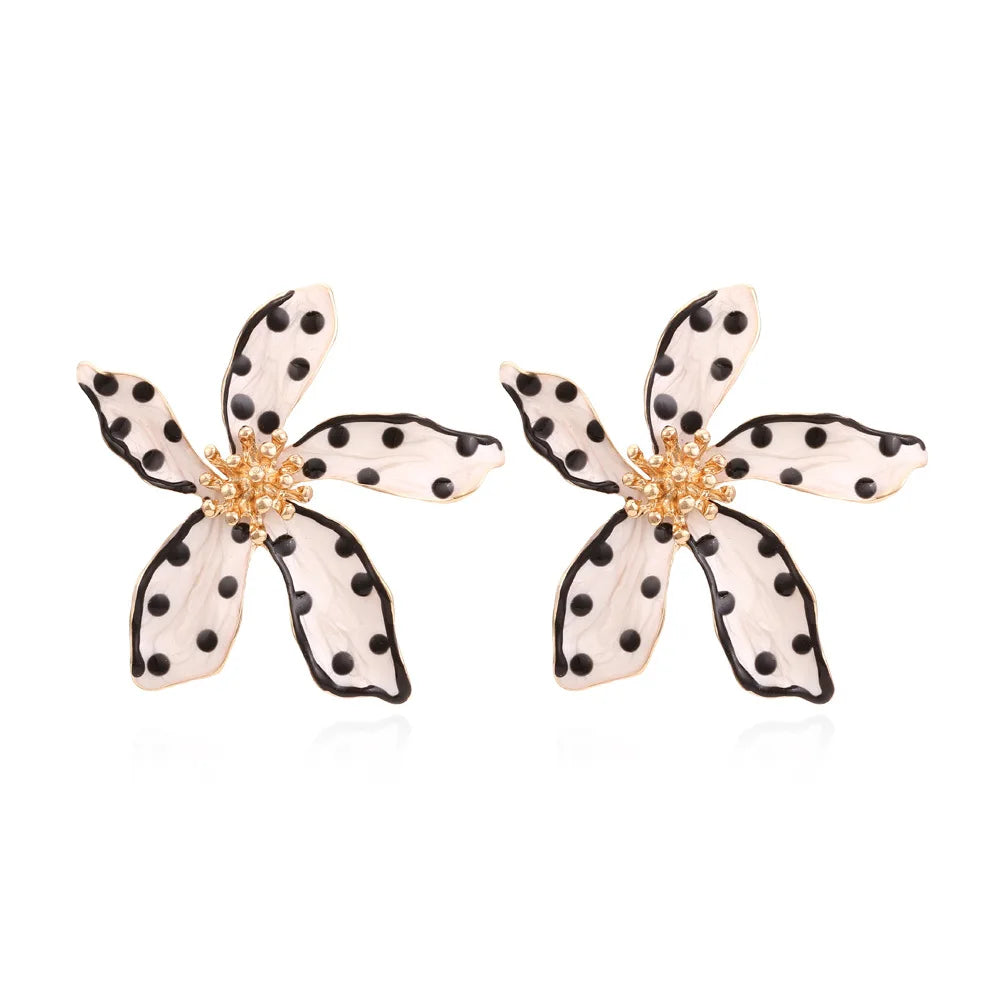 Sweet Big Flower Stud Earrings featuring a geometric design in zinc alloy, perfect for women.