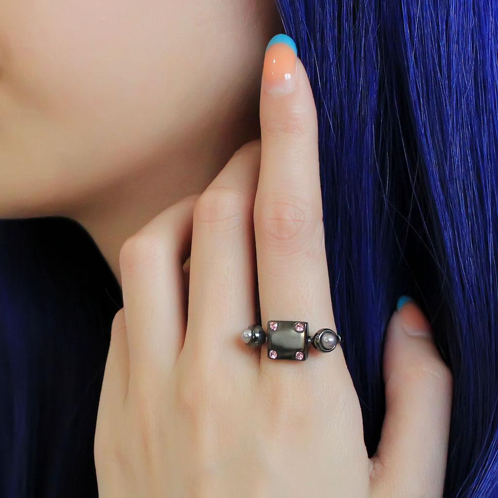 TK3513 IP Light Black Stainless Steel Ring featuring a gray synthetic pearl centerpiece, showcasing a modern and elegant design.