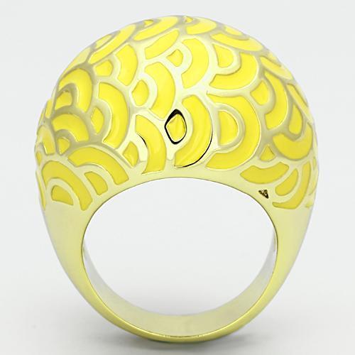 TK873 IP Gold Stainless Steel Ring featuring a vibrant Topaz Epoxy center stone, showcasing its elegant design and luxurious finish.