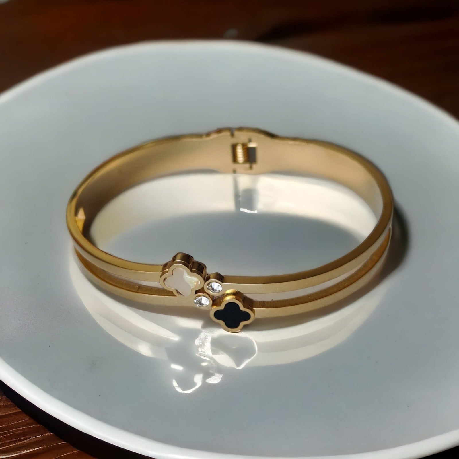Two Clover Leaf Single Zircon Floral Irish Design Wrist Bangle in gold with sparkling zircons, showcasing a modern and elegant design.