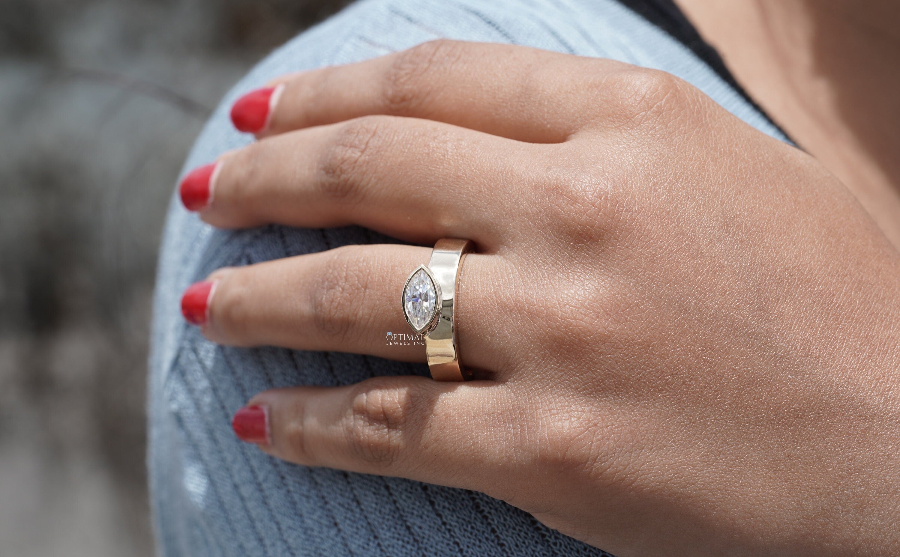 Unique 1.00 CTW Lab Grown Diamond Ring featuring a marquise cut diamond set in an 18K yellow gold bezel, perfect for engagements or anniversaries.