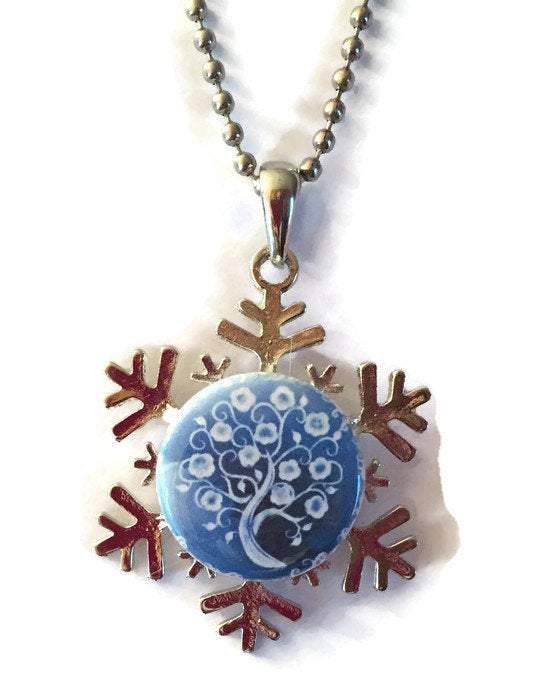 Valentines Day Kiss Me Snap Jewelry featuring a hand-pressed 7/8” round snap in vibrant colors, perfect for necklaces and bracelets.