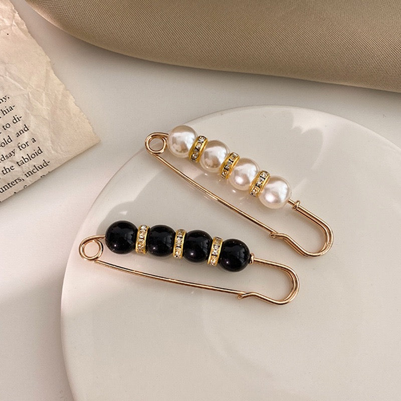 Waist-Adjustable Pearls Brooch featuring alloy, artificial pearls, and rhinestones, elegantly designed for versatile styling.