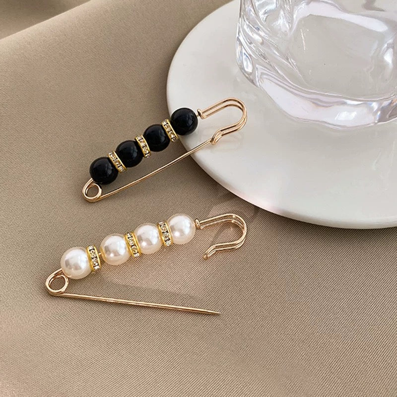 Waist-Adjustable Pearls Brooch featuring alloy, artificial pearls, and rhinestones, elegantly designed for versatile styling.