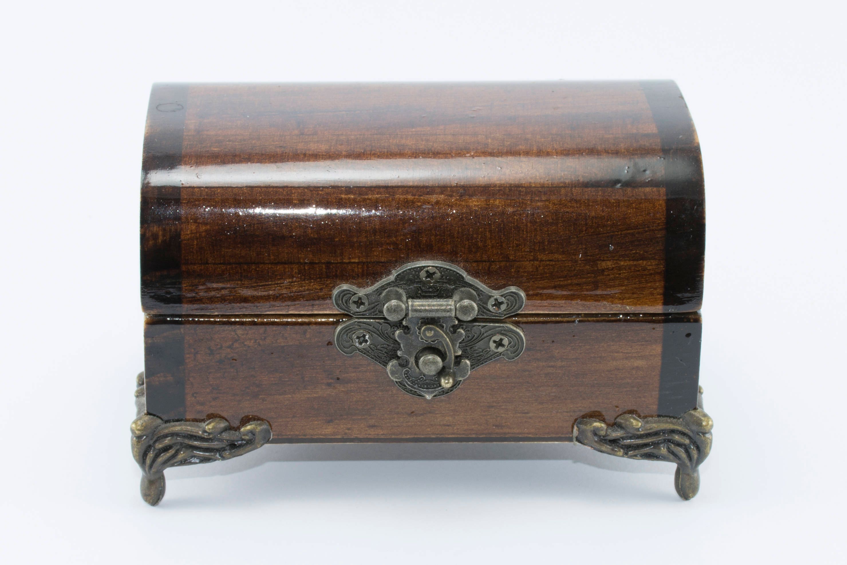 Personalized wooden recipe box with elegant design, perfect for storing recipes and jewelry.