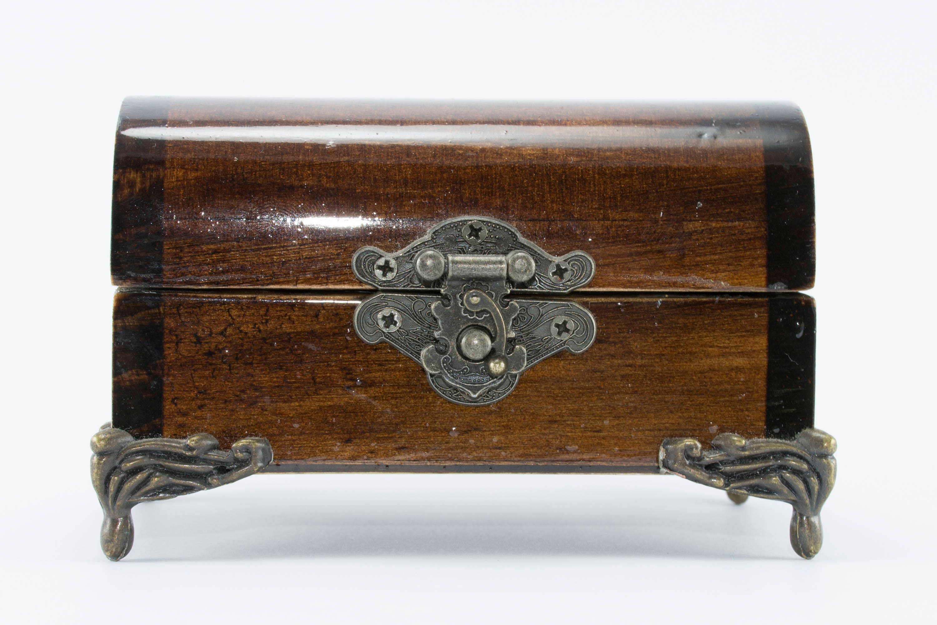 Personalized wooden recipe box with elegant design, perfect for storing recipes and jewelry.