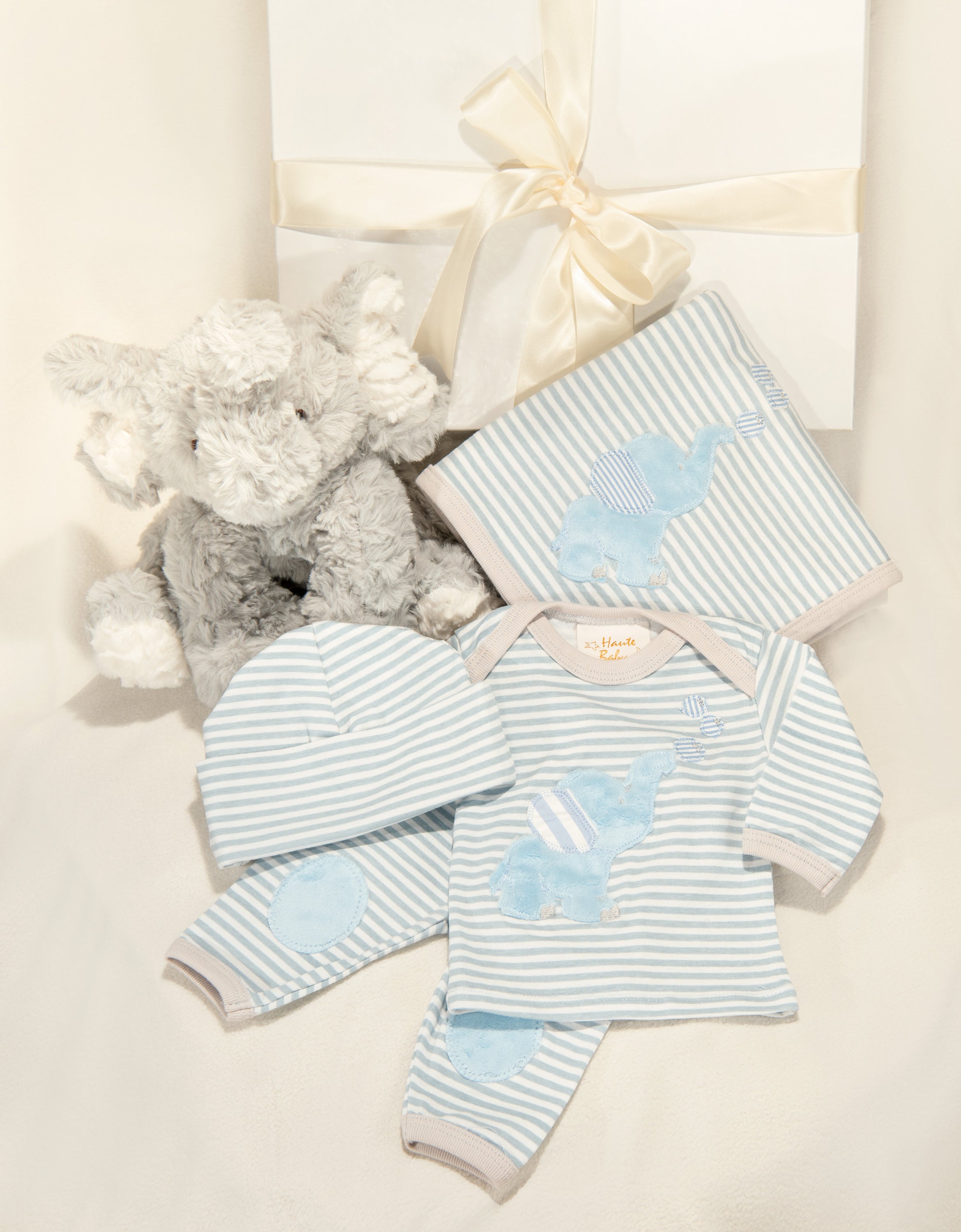 Bubbles Legging Gift Set featuring leggings, a cozy blanket, a cap, and a plush elephant toy, perfect for children.