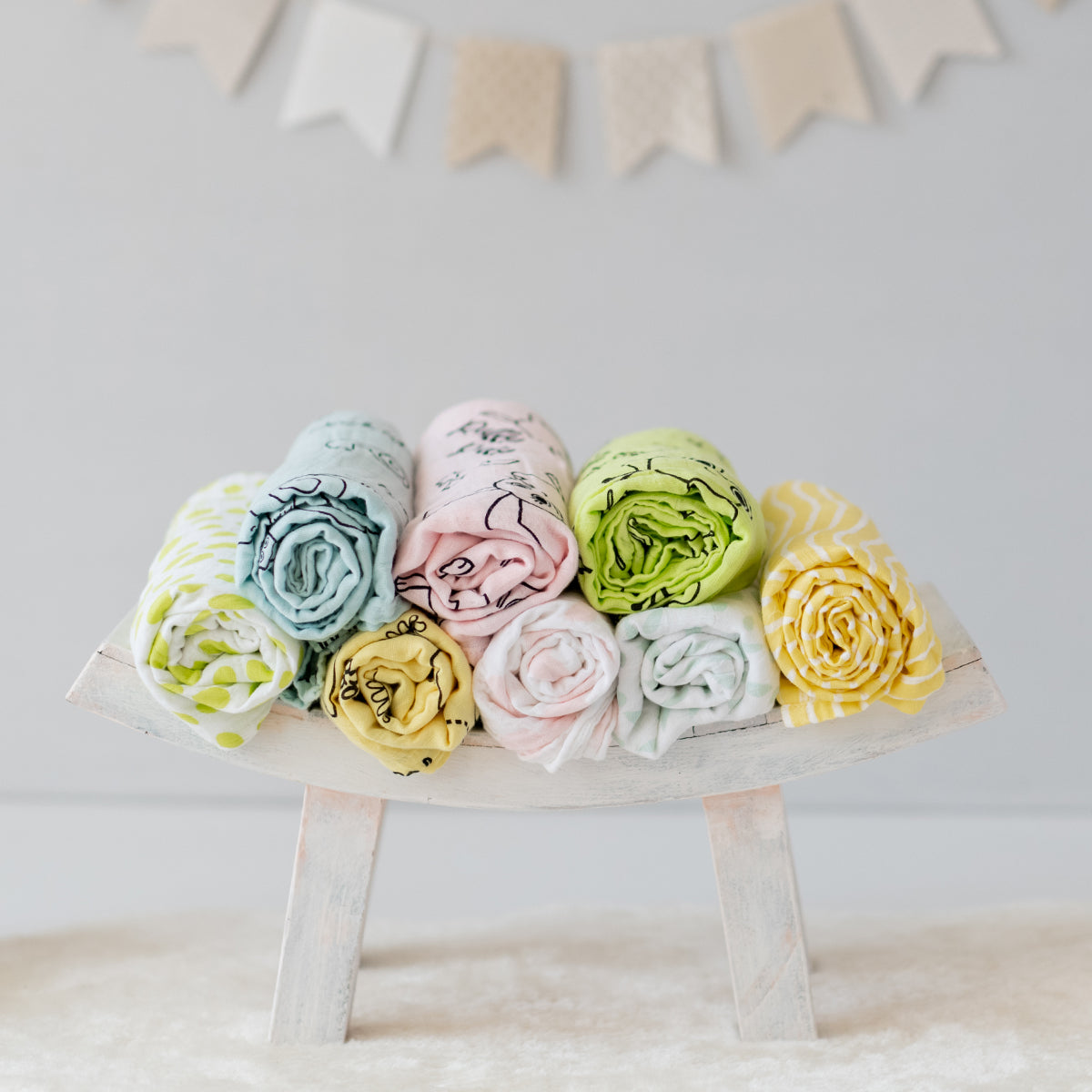 Milk&Moo Buzzy Bee Musselin Wickeldecke 2er-Set in bunten Designs, hergestellt aus hochwertiger türkischer Baumwolle, ideal für Babys.