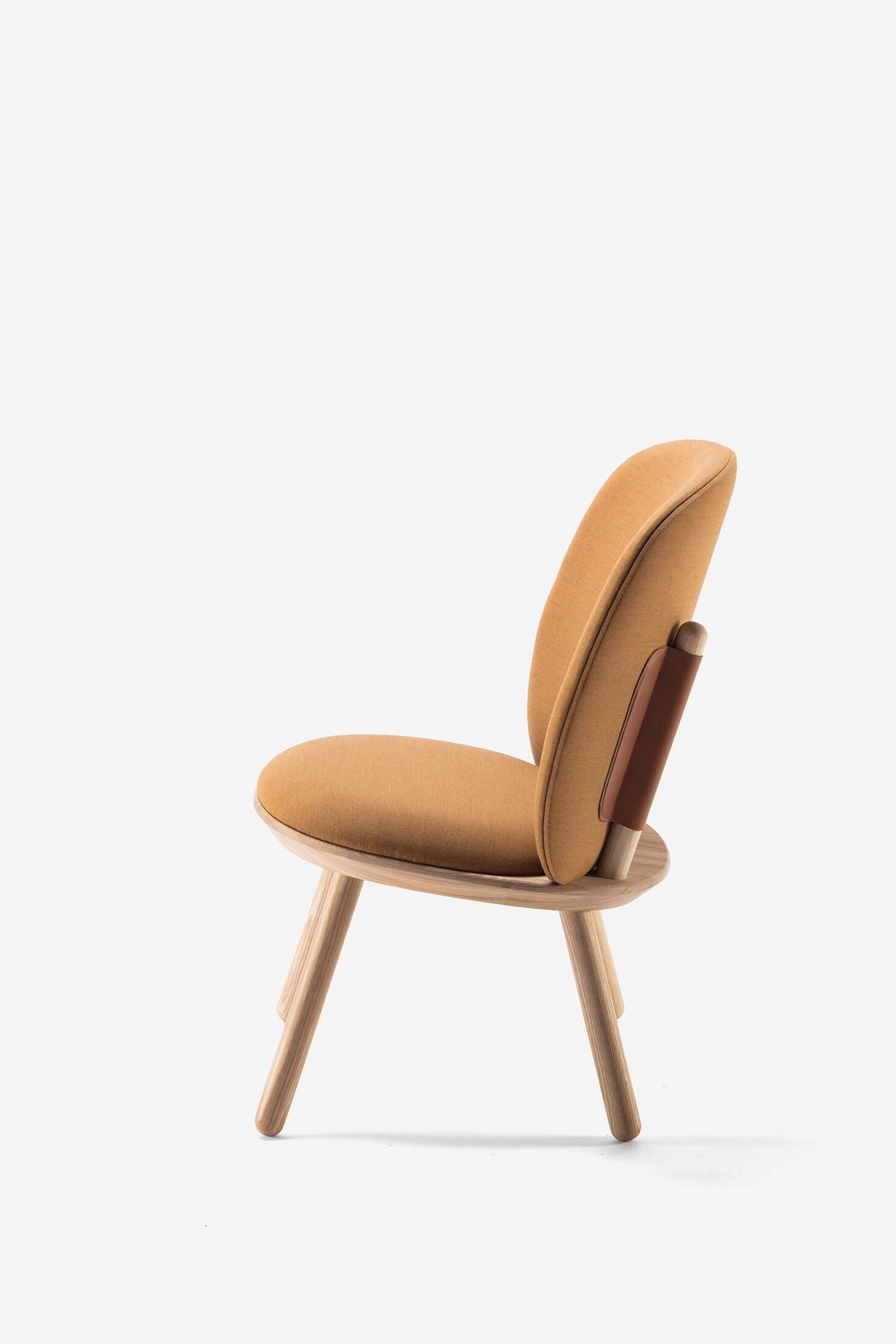 Naïve Low Chair in Black Solid Ash featuring a leather strap backrest, showcasing its elegant design and sturdy construction.