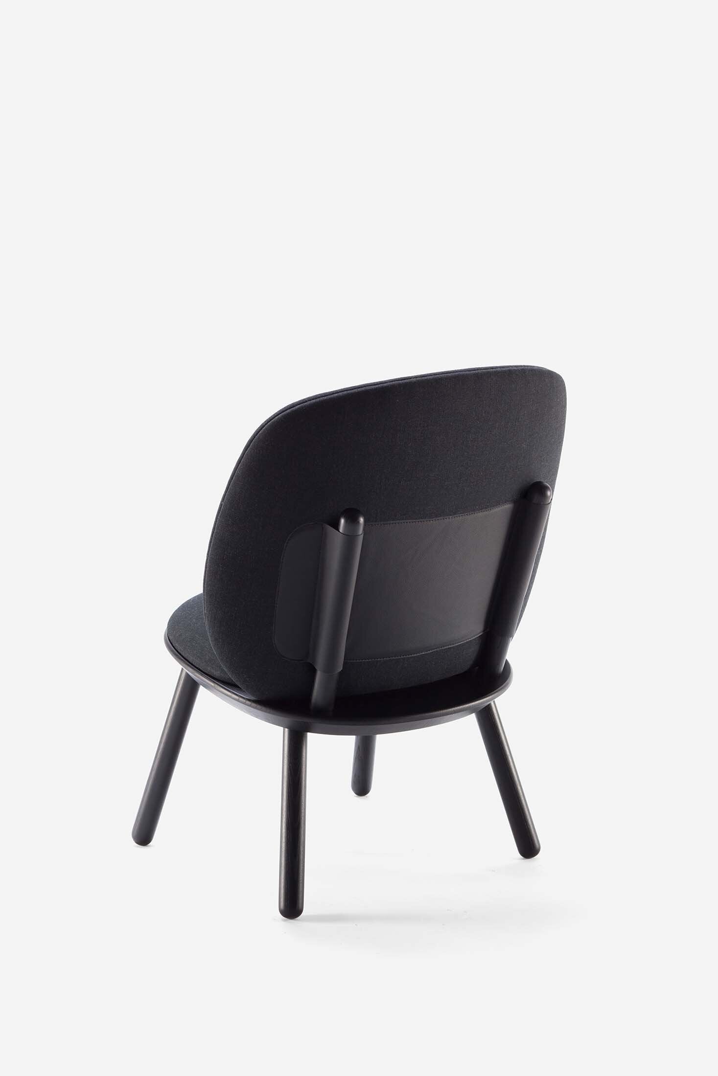 Naïve Low Chair in Black Solid Ash featuring a leather strap backrest, showcasing its elegant design and sturdy construction.