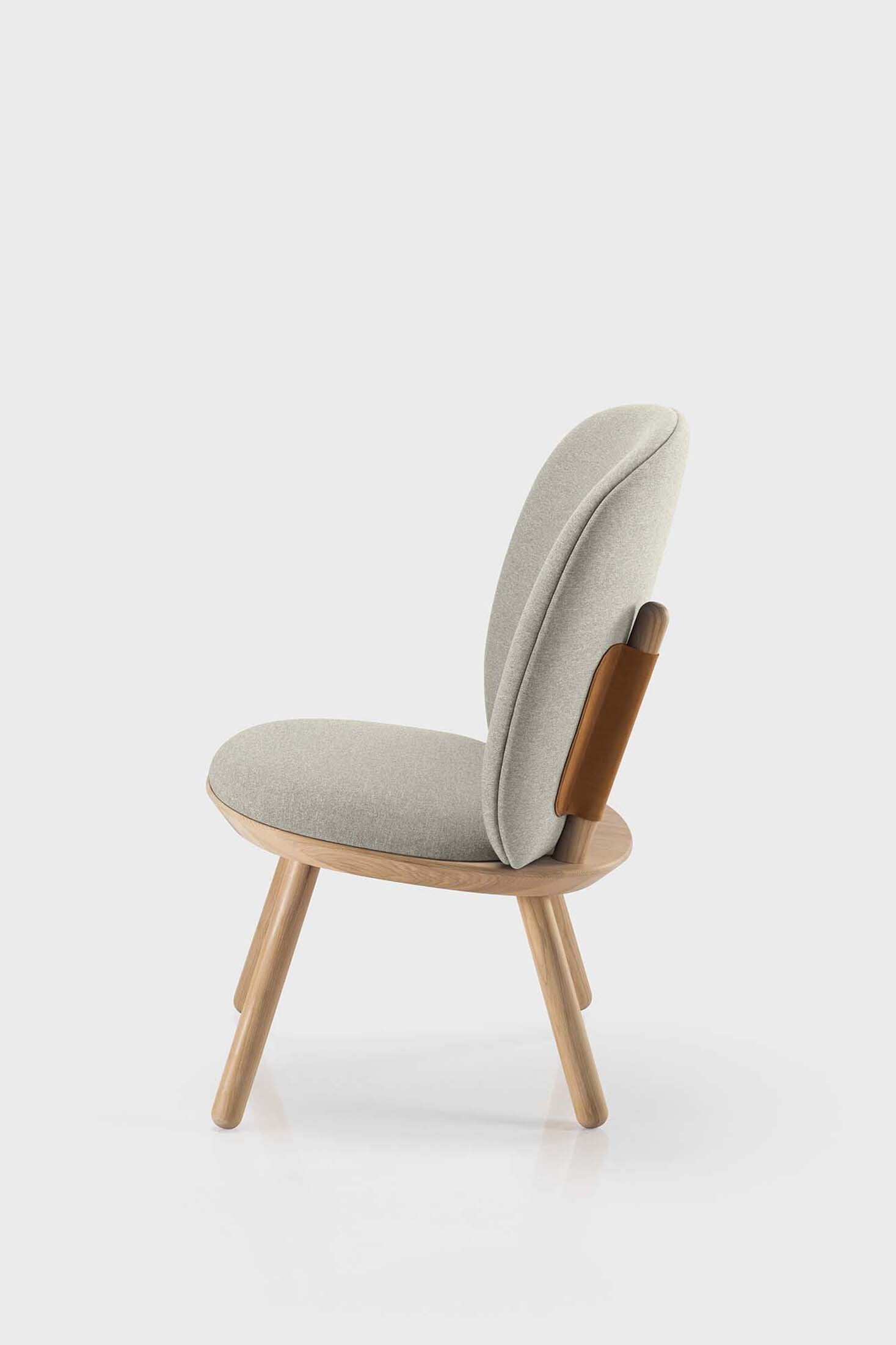 Naïve Low Chair in Black Solid Ash featuring a leather strap backrest, showcasing its elegant design and sturdy construction.