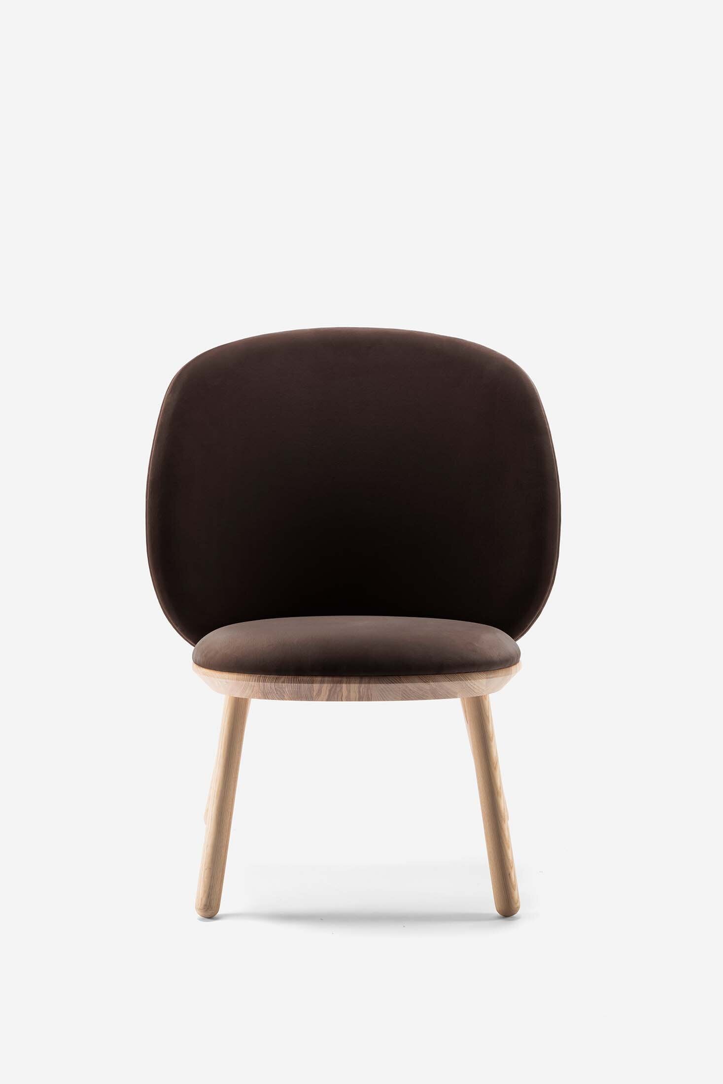 Naïve Low Chair in Black Solid Ash featuring a leather strap backrest, showcasing its elegant design and sturdy construction.