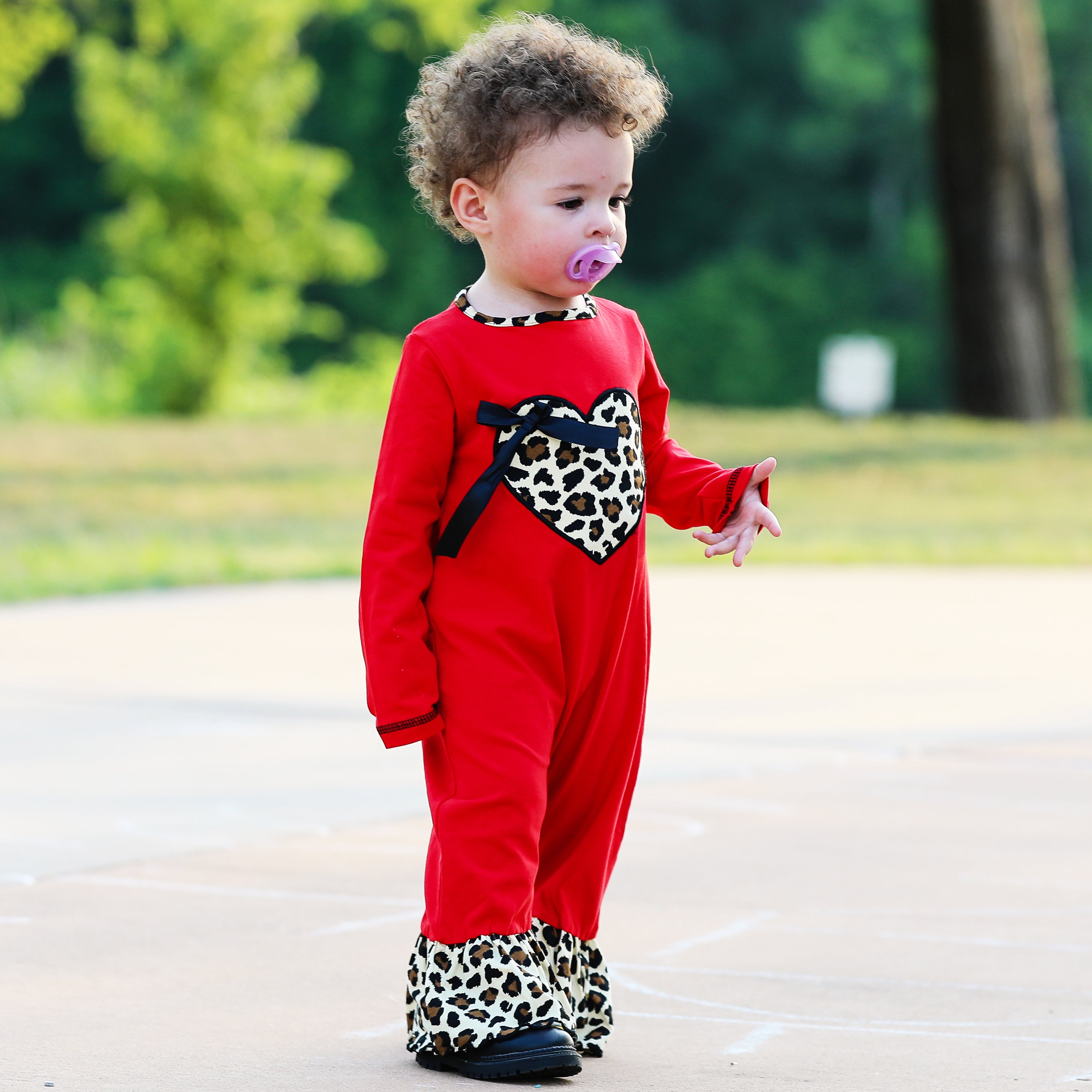 AnnLoren Baby Girls Leopard Valentines Romper featuring a leopard heart patch and ruffled legs, perfect for holiday celebrations.