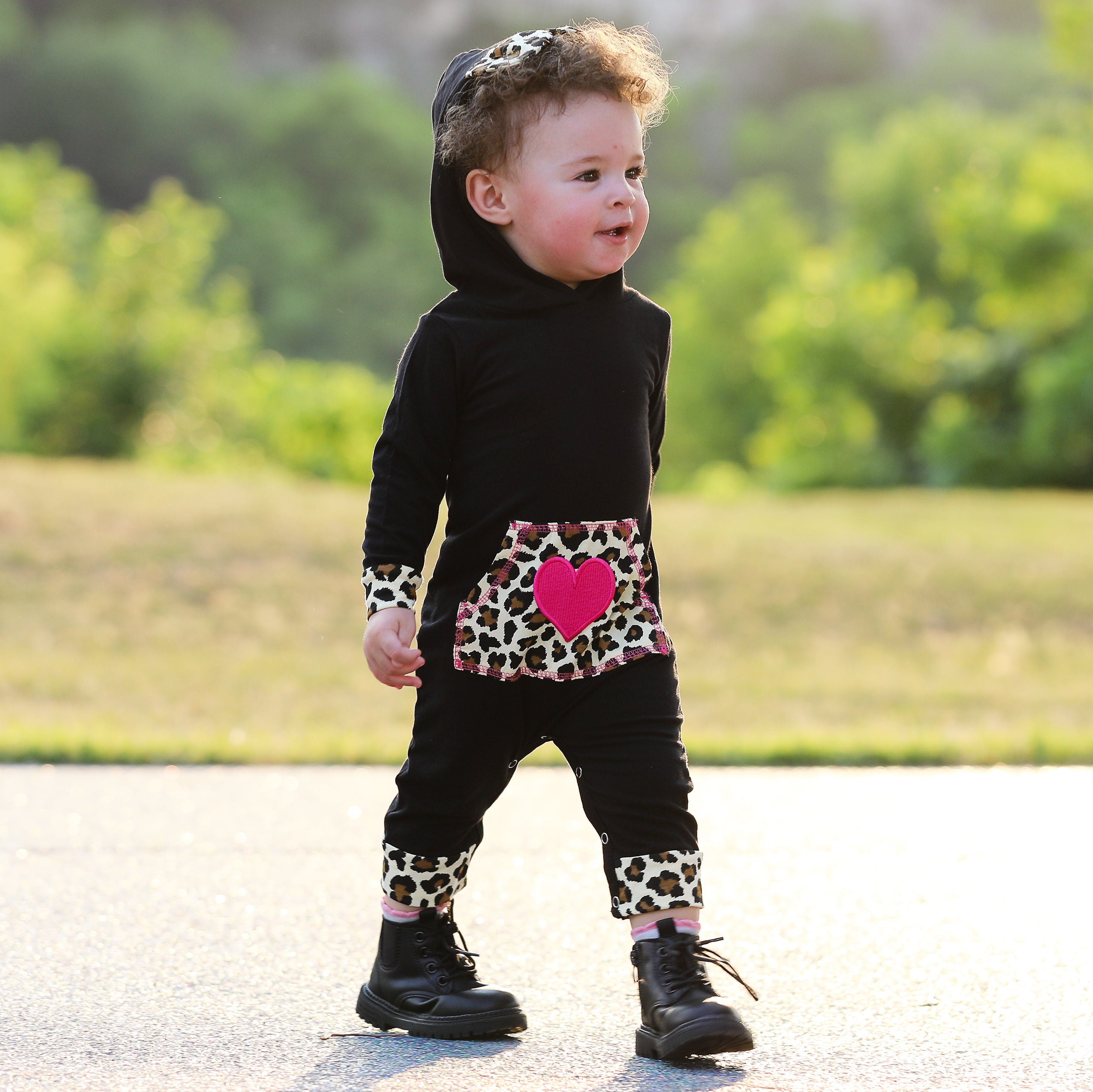AnnLoren Girls Long Sleeve Leopard Heart Romper Hoodie featuring a black design with leopard ears and a kangaroo pocket.