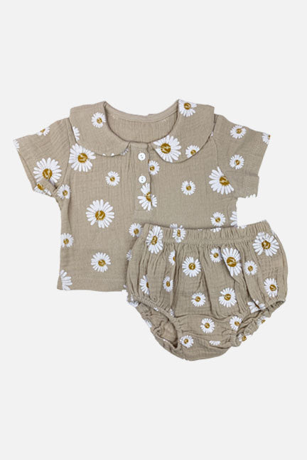 Daisy 2 pc linen set featuring a tea rose pink top with a Peter Pan collar and matching bloomer shorts with a daisy print.