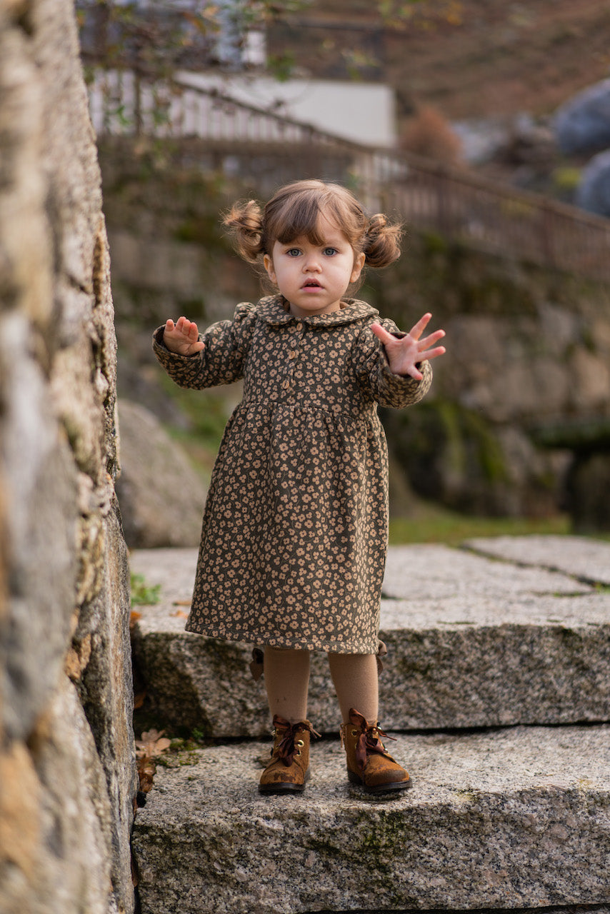 Dress Montana Camel Print featuring khaki floral design, long balloon sleeves, and olive wood button closure.
