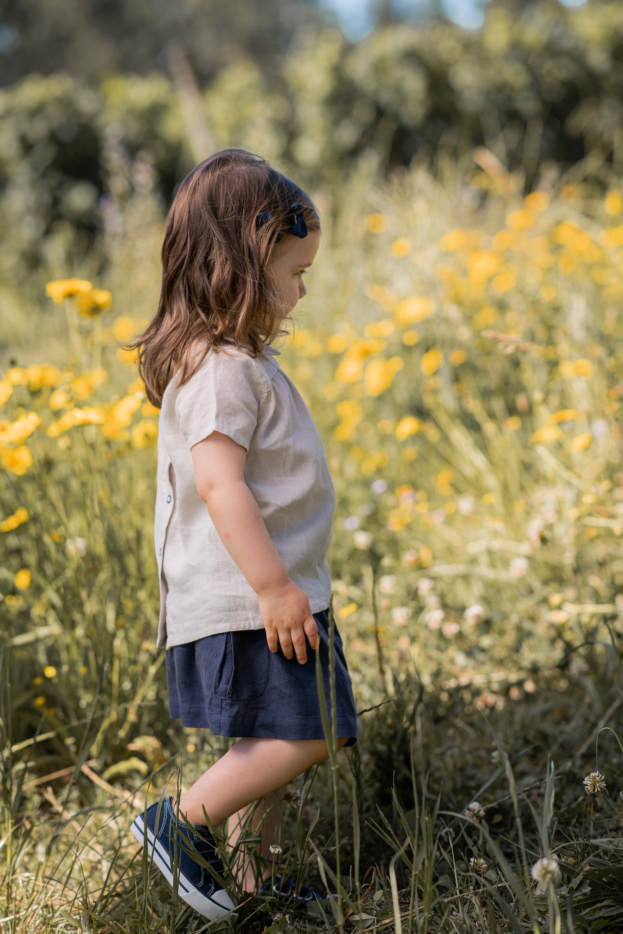 A stylish cream casual shirt made of 100% linen, featuring short sleeves, a round collar, and a snaps closure on the back.