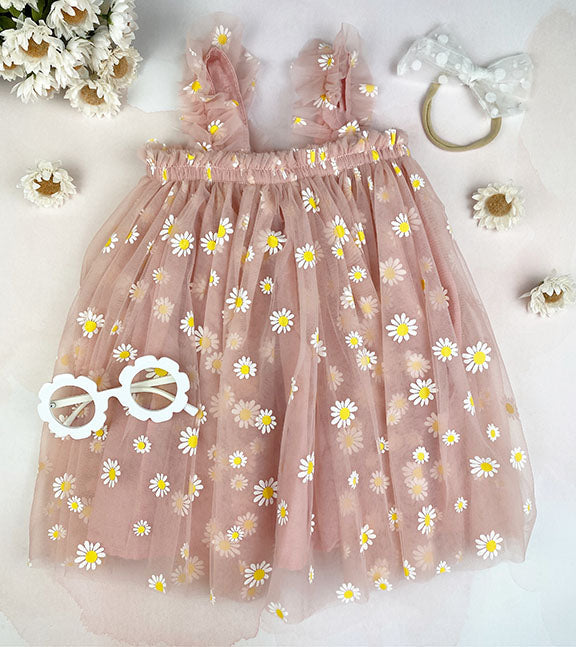 A charming pink tulle daisy dress featuring an A-line silhouette, elastic chest, and rouched straps, perfect for summer parties.