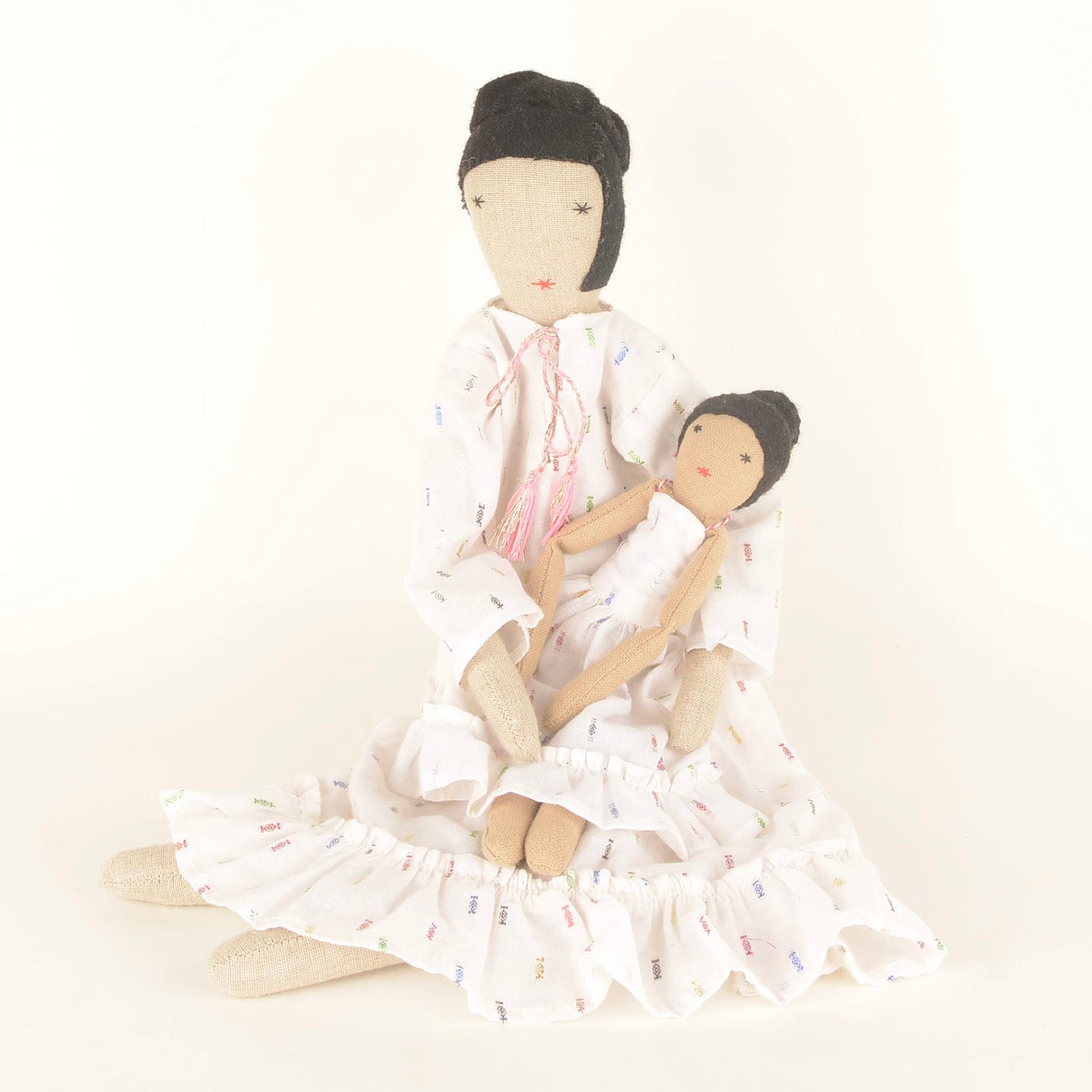 Calla Mom&Mini dolls showcasing elegance with intricate cotton dresses and charming hairstyles, perfect for celebrations.