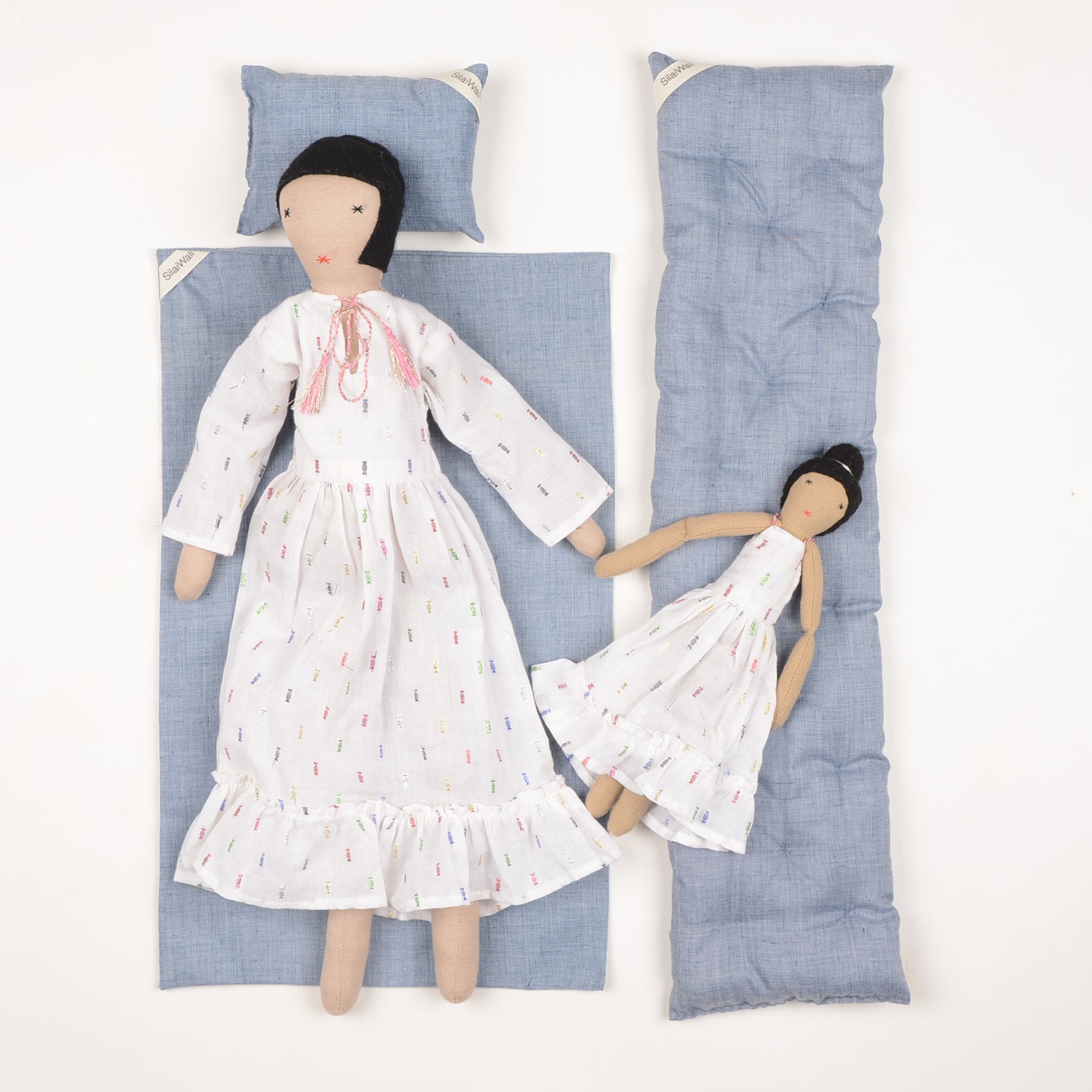 Calla Mom&Mini dolls showcasing elegance with intricate cotton dresses and charming hairstyles, perfect for celebrations.