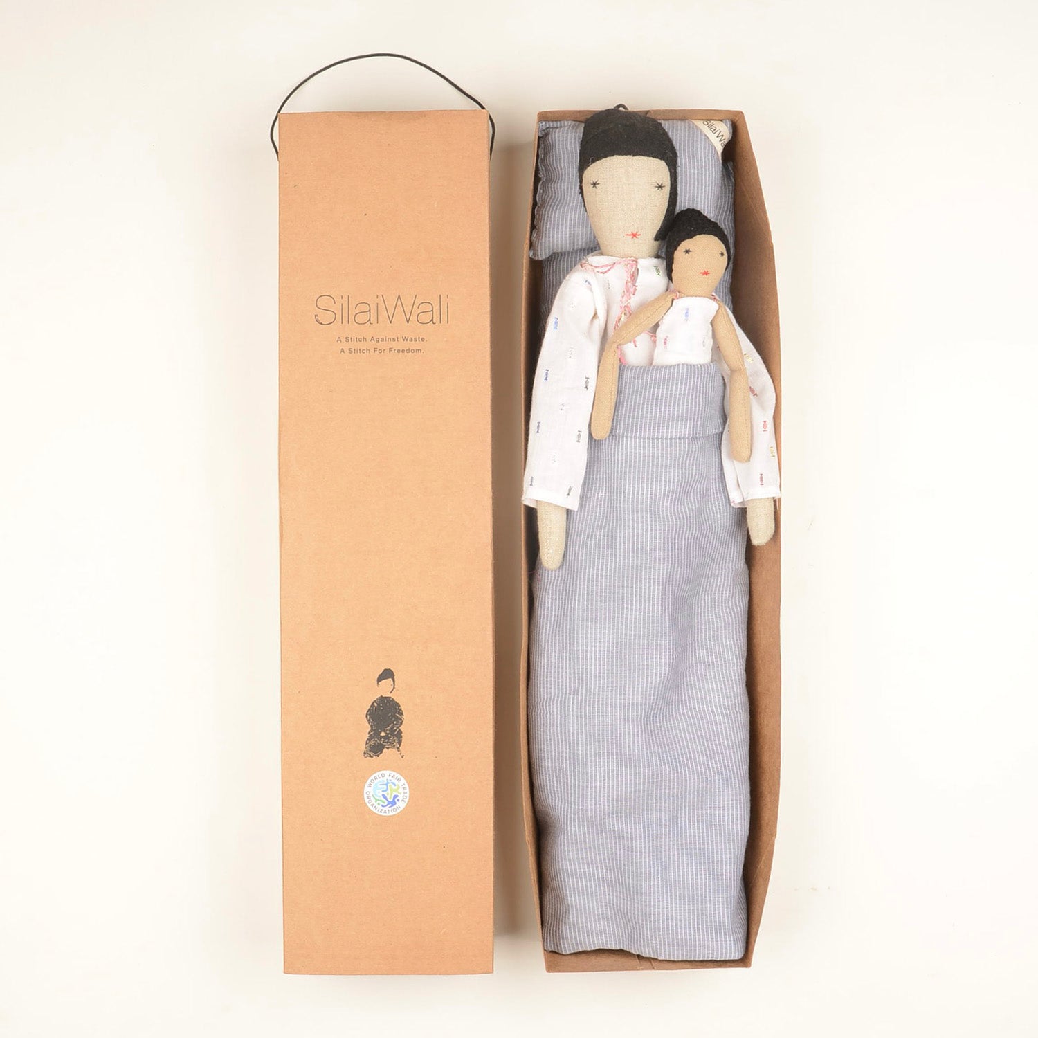 Calla Mom&Mini dolls showcasing elegance with intricate cotton dresses and charming hairstyles, perfect for celebrations.