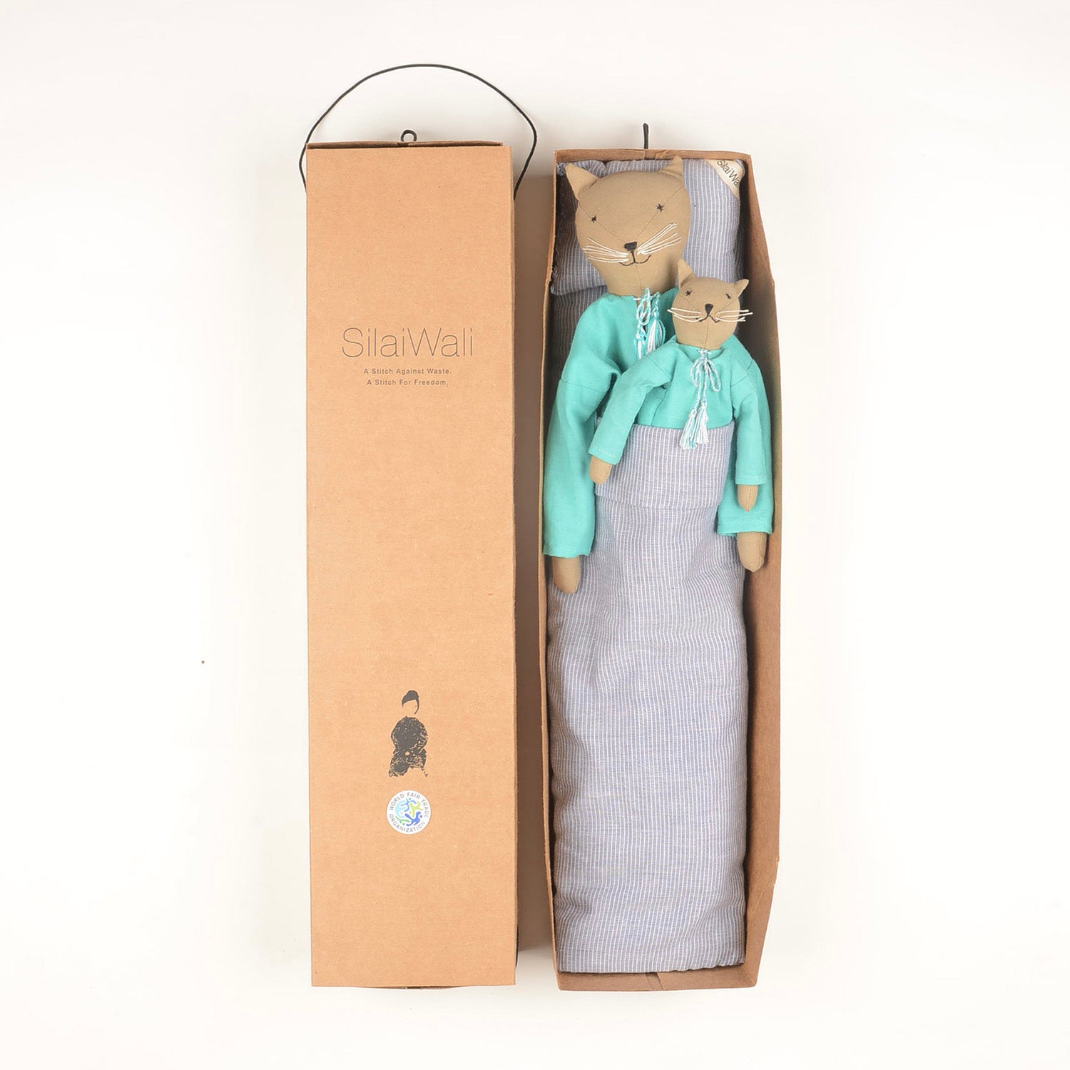 Handcrafted Caramel Mom and Mini Cat dolls, showcasing intricate details and soft textures, perfect for decoration or cuddling.