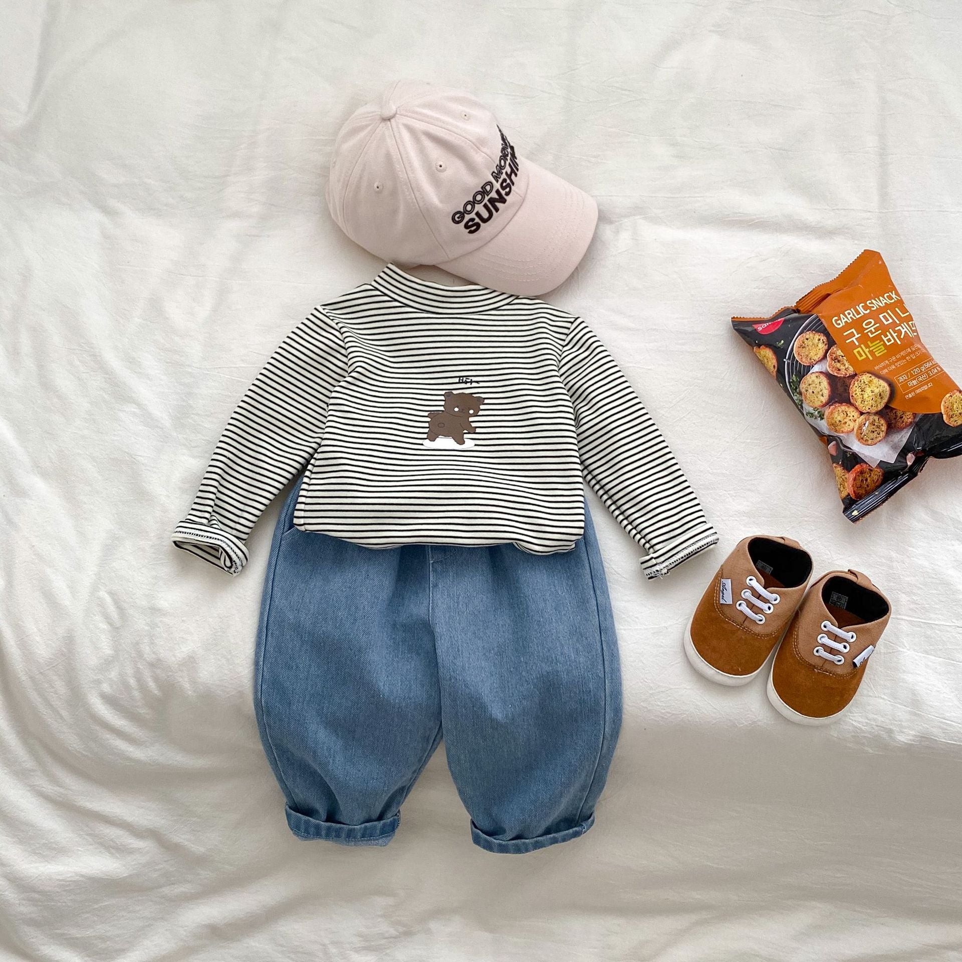 A cozy striped teddy top shirt for babies, featuring long sleeves and a cartoon pattern, available in black and coffee colors.