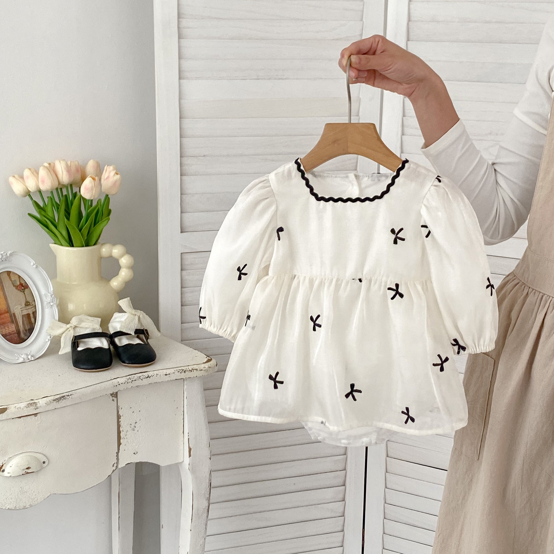 White long sleeve onesie with autumn bows embroidery design for baby girls, featuring a square neck and soft cotton material.
