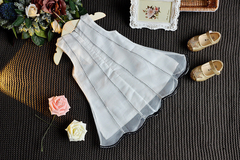 A charming white sleeveless dress for baby girls featuring dimensional butterfly embroidery and lace patchwork, perfect for summer occasions.