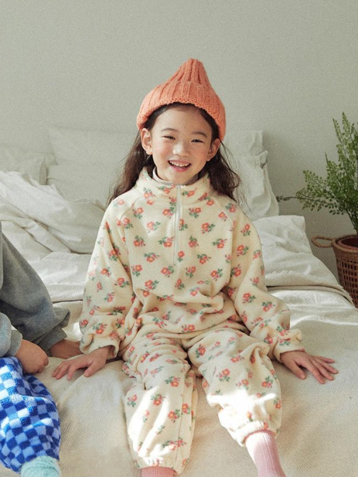 Baby girl wearing a high neck jacquard thick warm two pieces set in grey with floral pattern.