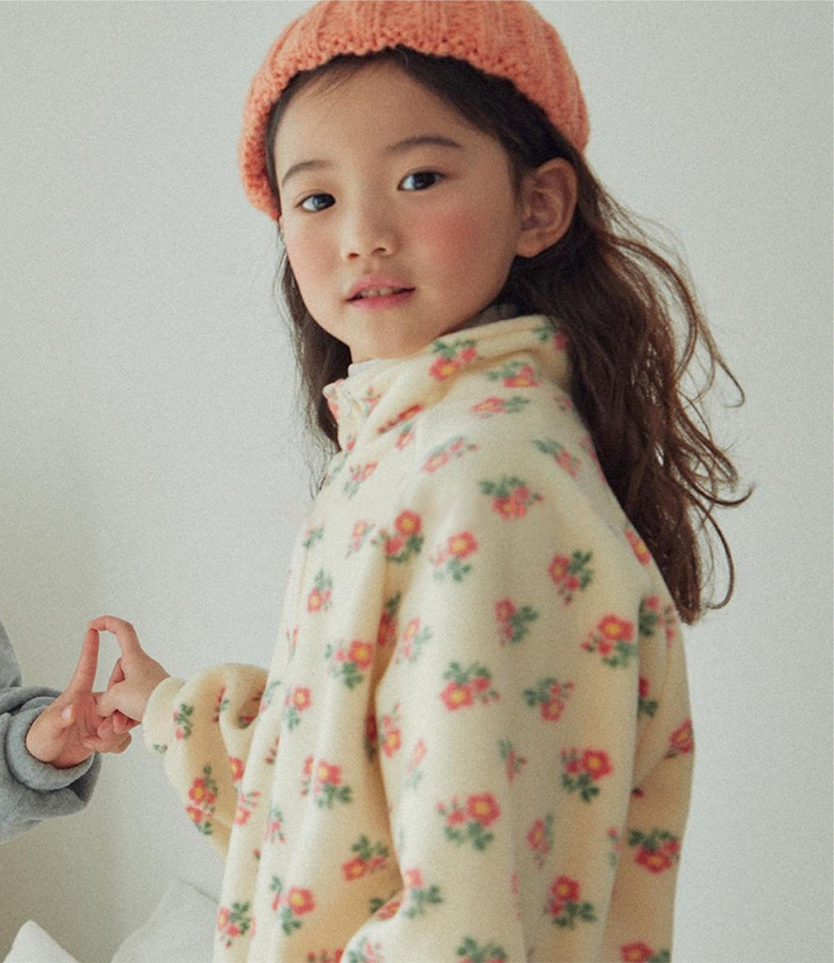 Baby girl wearing a high neck jacquard thick warm two pieces set in grey with floral pattern.