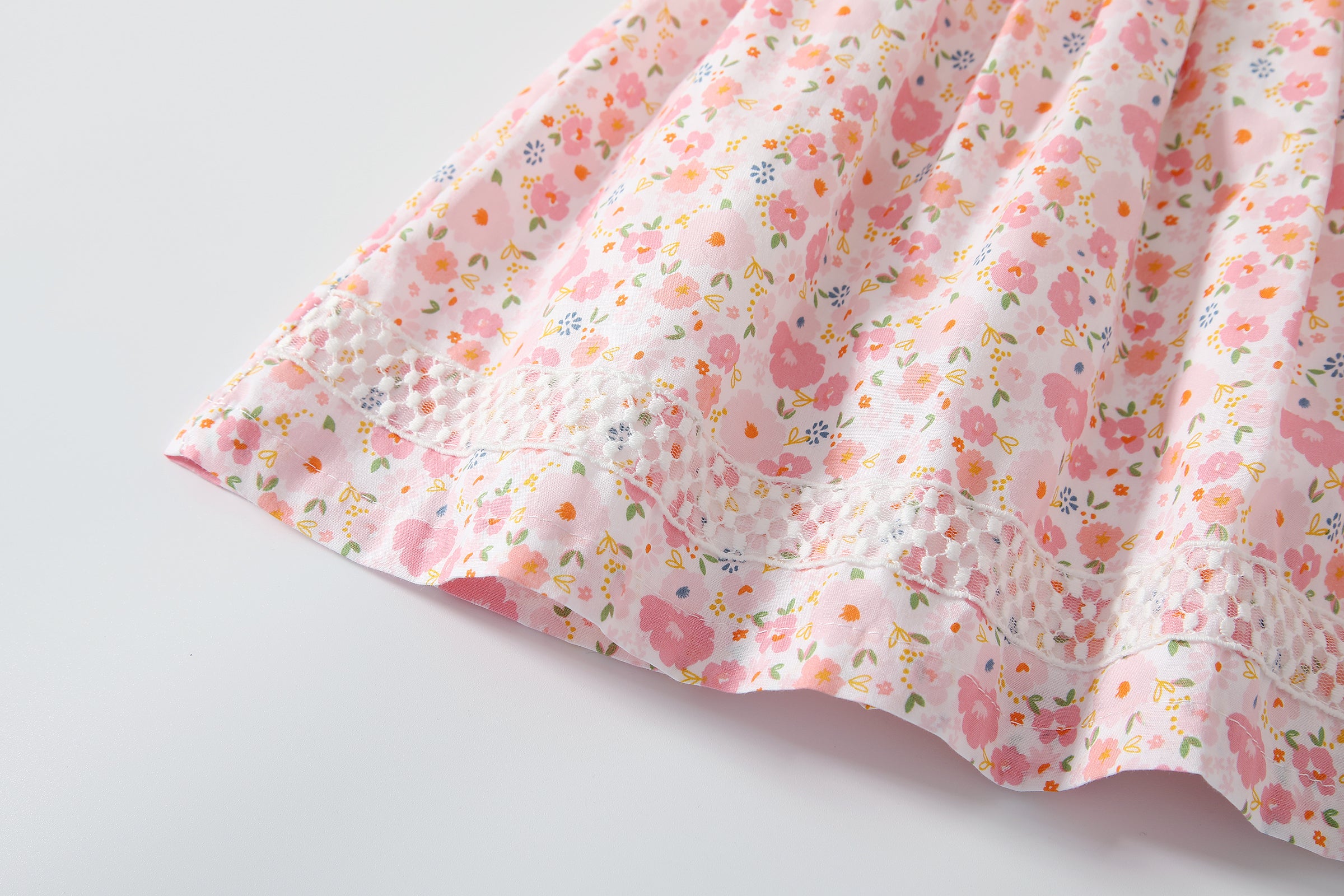 Baby girl dress featuring a floral print and shell shape collar, perfect for summer occasions.