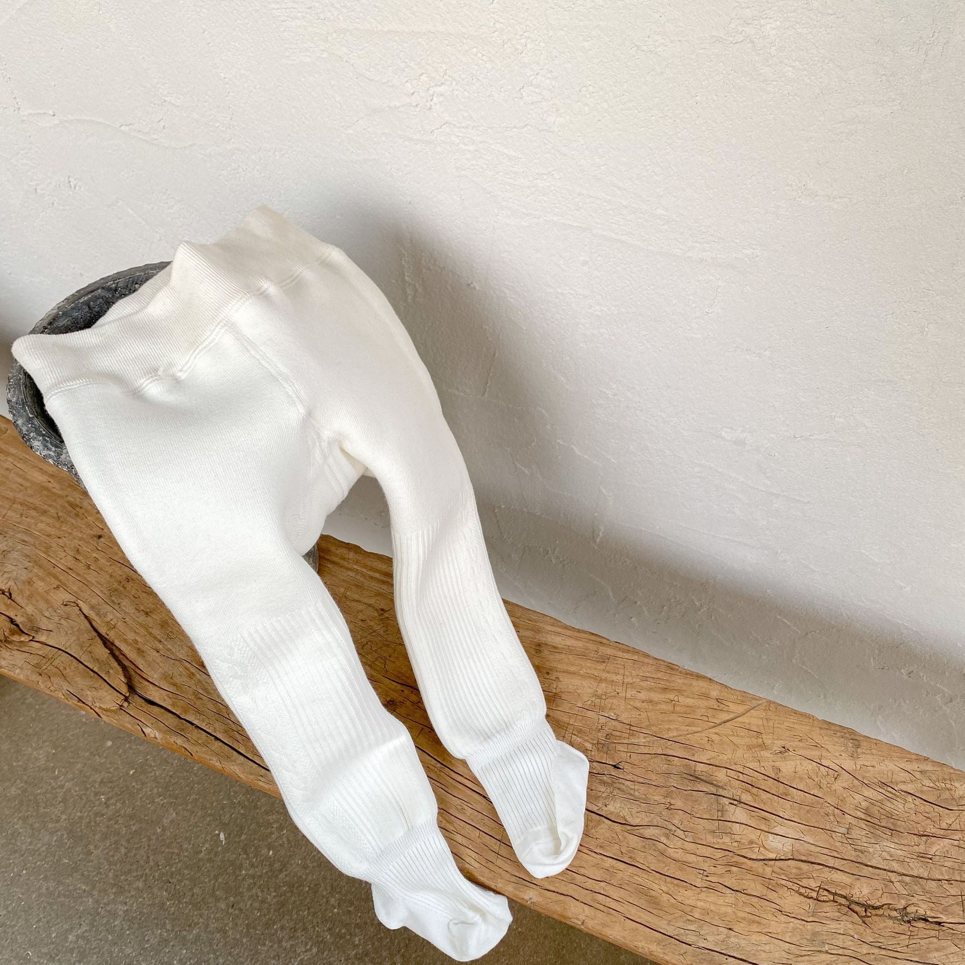 Baby girl solid color foot pantyhose with plush velvet lining, available in white, black, and pink, designed for warmth and comfort.