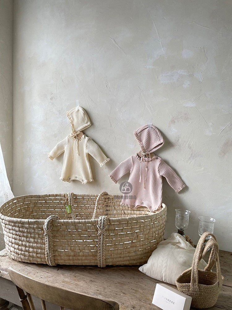 Baby girl bodysuit in solid color with waffle pattern and lace design, featuring long sleeves and triangle cut.