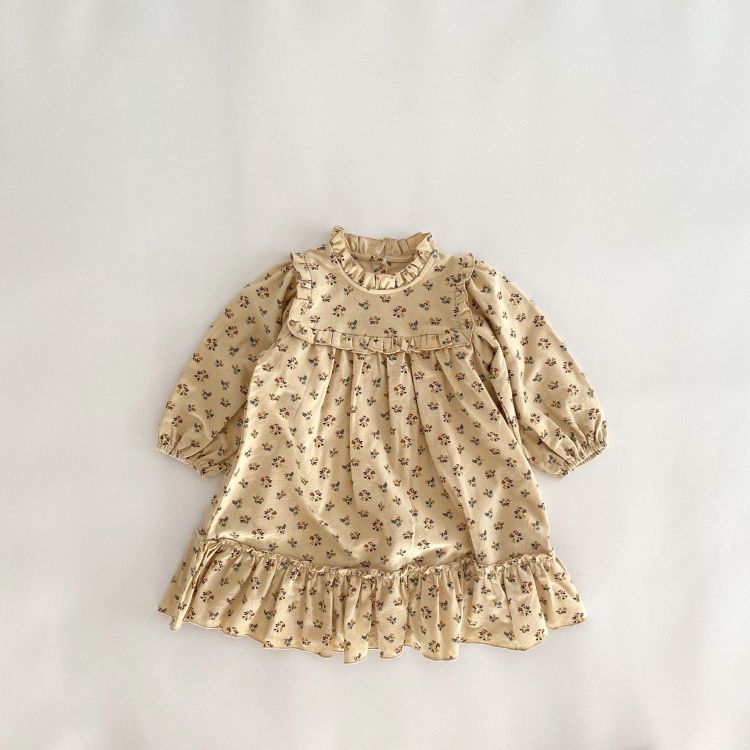 Baby girls floral print dress with ruffle design, featuring an O-neck and pull sleeves, perfect for summer occasions.