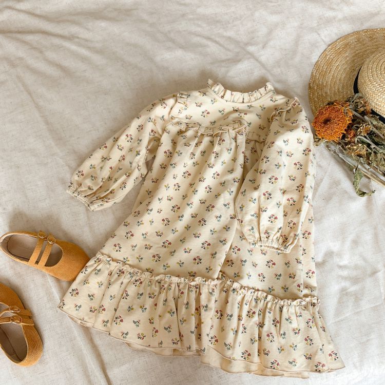 Baby girls floral print dress with ruffle design, featuring an O-neck and pull sleeves, perfect for summer occasions.