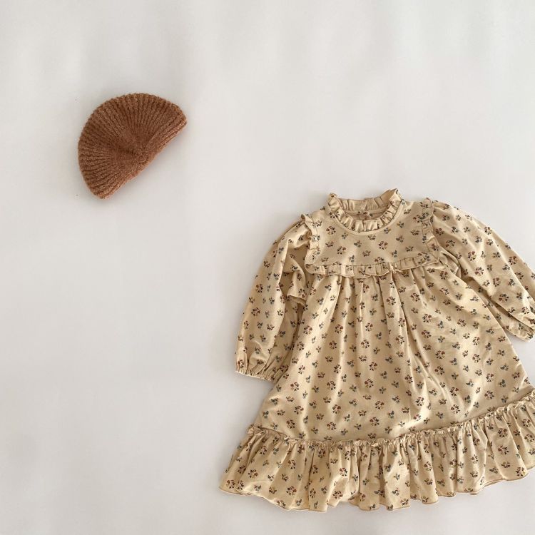 Baby girls floral print dress with ruffle design, featuring an O-neck and pull sleeves, perfect for summer occasions.