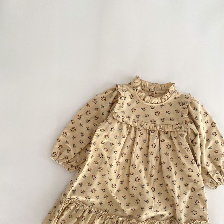 Baby girls floral print dress with ruffle design, featuring an O-neck and pull sleeves, perfect for summer occasions.