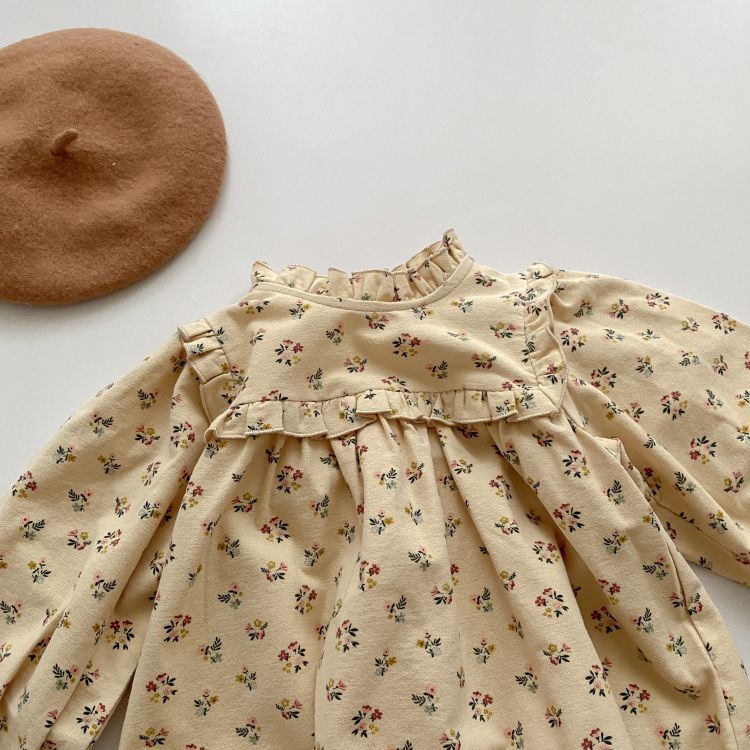 Baby girls floral print dress with ruffle design, featuring an O-neck and pull sleeves, perfect for summer occasions.