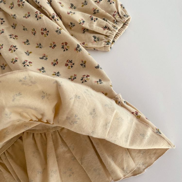 Baby girls floral print dress with ruffle design, featuring an O-neck and pull sleeves, perfect for summer occasions.